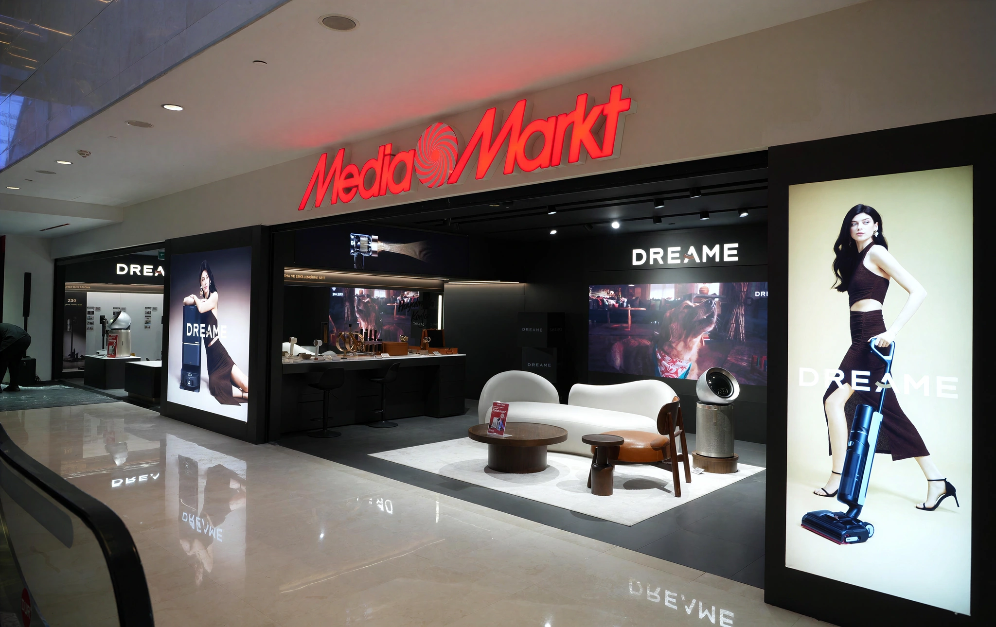 A space to discover — Product experience & retail